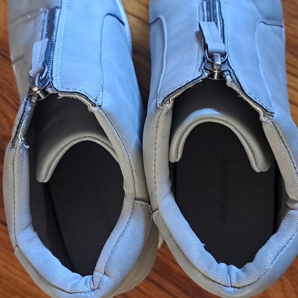 Women size 9 Maurices wedge booties.  Gray. - Picture 4 of 7